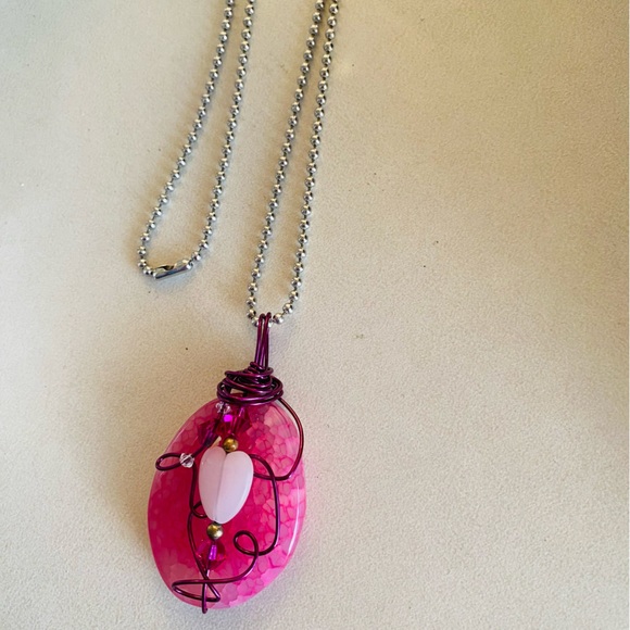 Pink Dragons Vein Agate gemstone wire wrapped pendant necklace with heart charm - Picture 2 of 8
